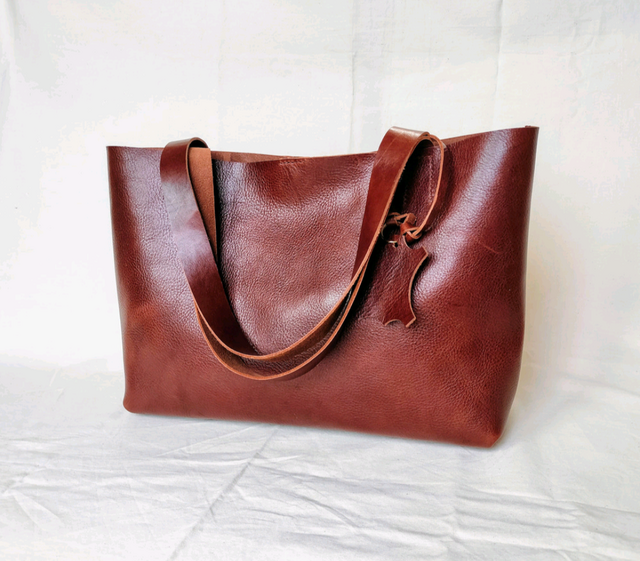 イタリアンレザー】A4がしっかり入るノーブルトートバッグ