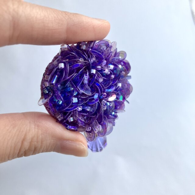 Ajisai 紫陽花カラー 刺繍スパンコールブローチ ※訳ありブローチ 紫色