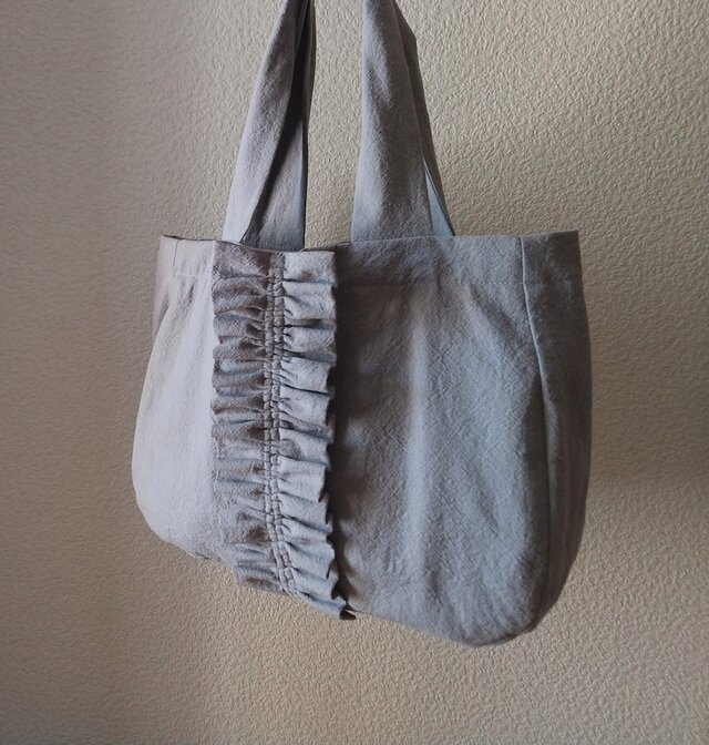 フリルがかわいい丸いトートバッグー①