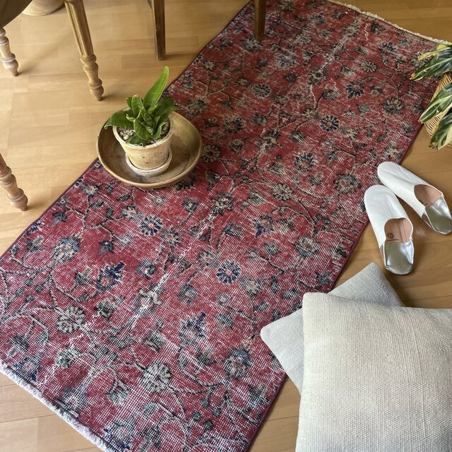 トルコヴィンテージラグ　野いちごカラー　ボタニカル柄　76.5×167