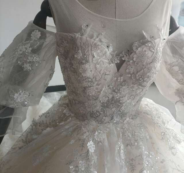 豪華！カラードレスキラキラスパンコール 薄シャンパンの色贅沢な小花  