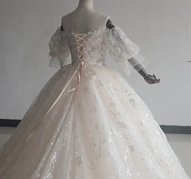 セール❗美品  ウエディングドレス キラキラ スパンコール 送料込み CW3354TR レンタル プリンセス キラキラ 豪華 ウェディングドレス