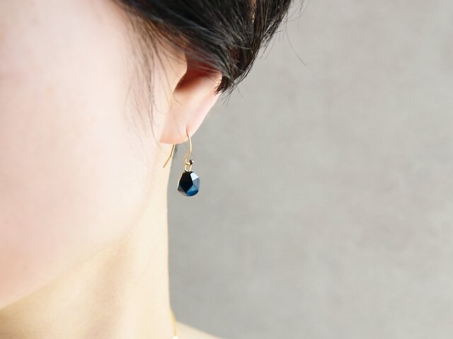 14kgfピアス】青の洞窟の結晶・1粒 | iichi 日々の暮らしを心地よく