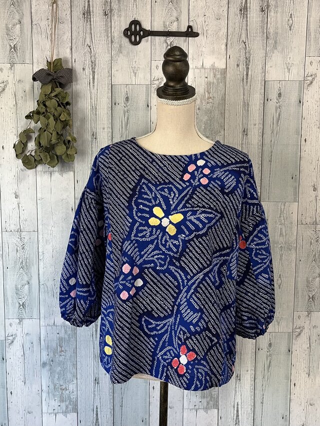 ☆　浴衣リメイク　有松絞　蝶柄パフ袖ブラウス　♪