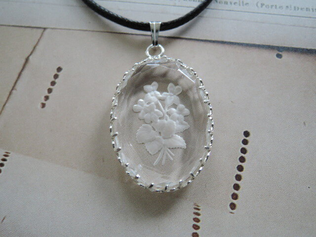 ビンテージ ネックレス 鯉 グリーンガラス カボッション 家紋入り