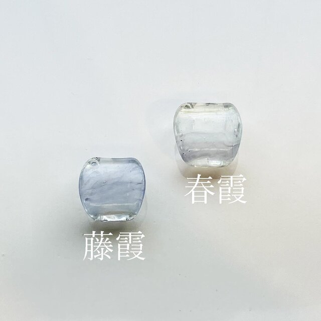 ガラスの帯留め　藤色・霞　ふんわり霞がかった上品帯どめ　ガラス細工 オールガラス製