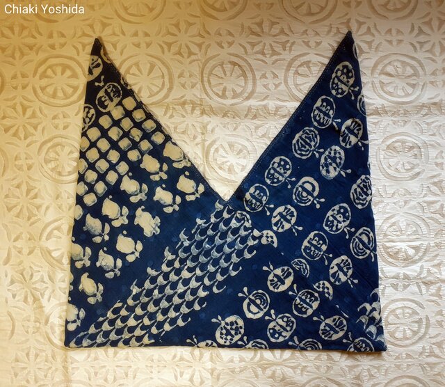 ブロックプリントのあずま袋 大 藍染め インドの縁起物の柄＜インド綿