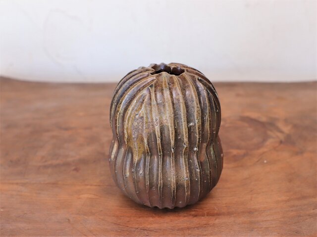 備前焼 花入れ(落花生) h3-121 | iichi 日々の暮らしを心地よくする