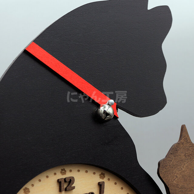 受注制作】天然木 親子にゃんこウォールクロック黒猫バージョン 猫の壁掛時計 卓上時計 | iichi  日々の暮らしを心地よくするハンドメイドやアンティークのマーケットプレイス