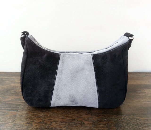 ノンネイティブ　ピッグスエード　ショルダーバッグ ノンネイティブ ピッグ スエード レザー ショルダーバッグ 黒