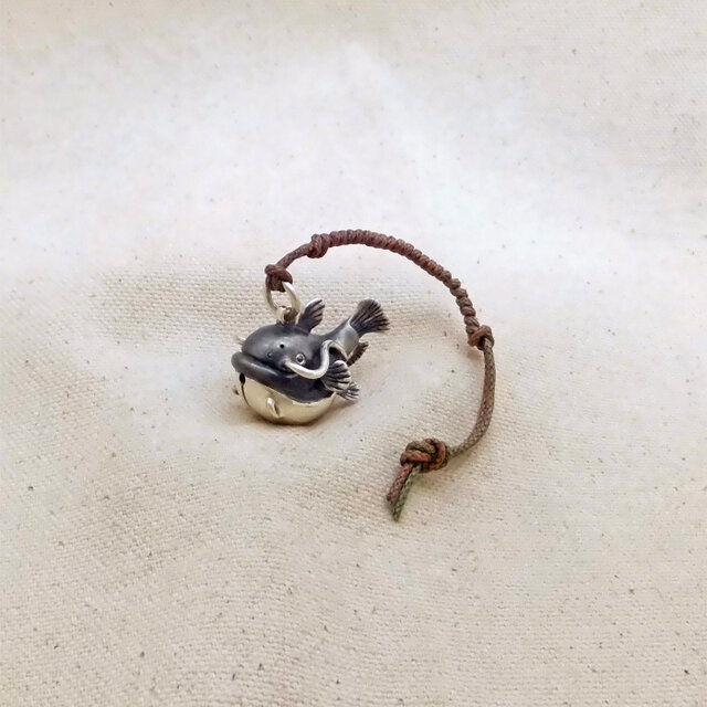 銀製の鈴『ナマズくん』(シルバー925) 縁起物・お守り・魔除け