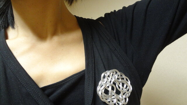 010 水引アクセサリー 松結び ブローチ | iichi 日々の暮らしを