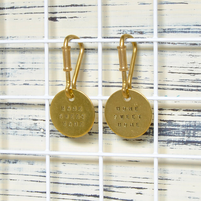 ペア 手打ち刻印 名入れができる フック付き真鍮ネームプレートのペアキーホルダー（2個1セット）