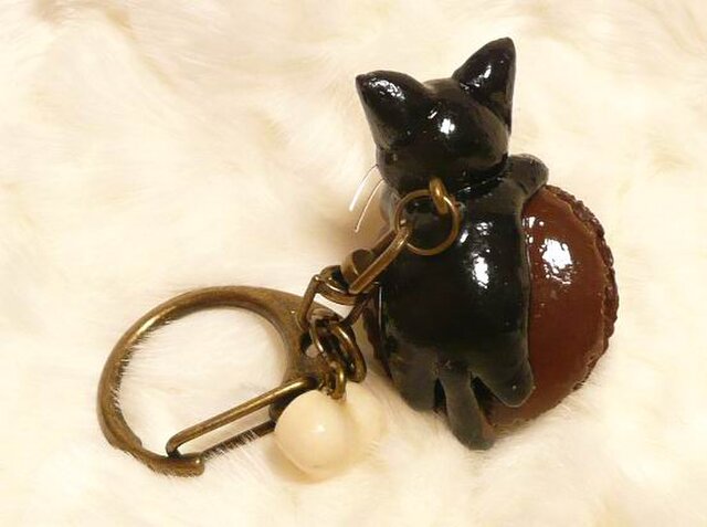 にゃんこのしっぽ○チョコマカロンのキーホルダー⑤ | iichi 日々の