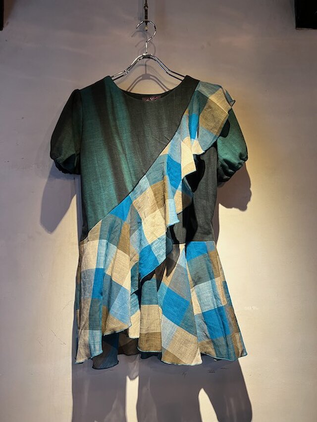 ＊フリルたっぷりデザインＴシャツ＊