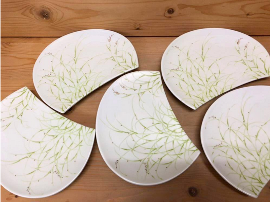 ◇新品◇有田焼ススキ図半月皿 5枚組 1枚のサイズ/約20.8cm×約15cm×高