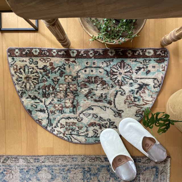 トルコヴィンテージラグ　ハーフラウンド　45×75 半月　クリーム　エメラルドグリーン