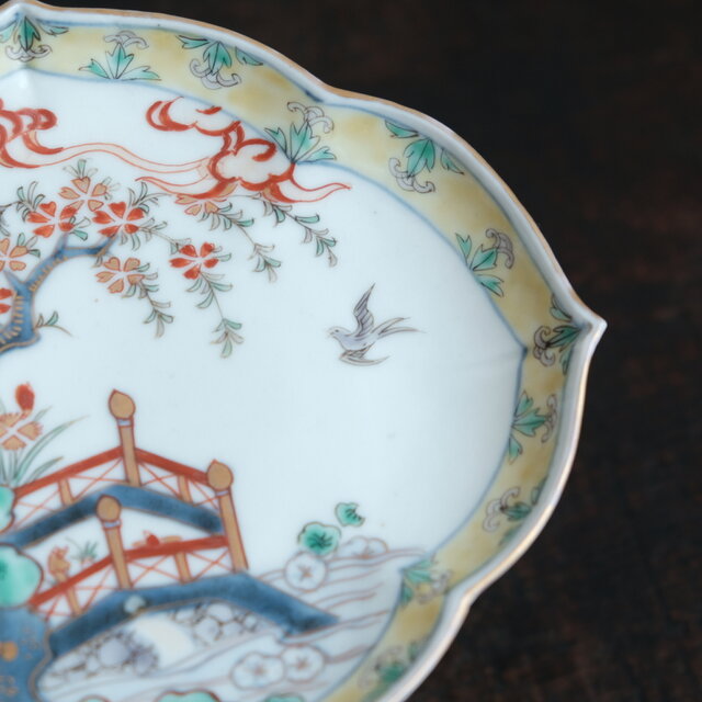 黄色の縁が可愛い◇花と鳥。伊万里 染錦変形皿 色絵 骨董品 antiques
