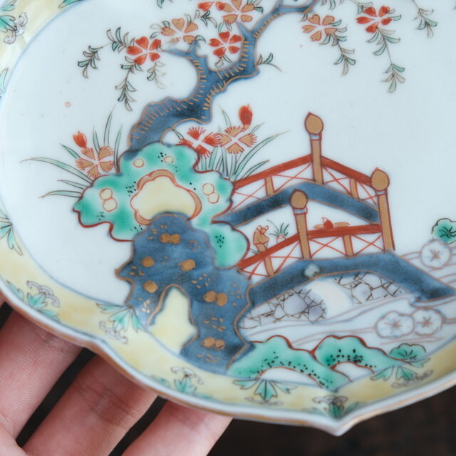 黄色の縁が可愛い◇花と鳥。伊万里 染錦変形皿 色絵 骨董品 antiques