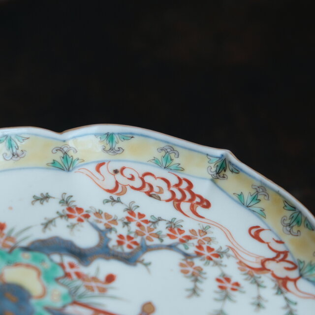 黄色の縁が可愛い◇花と鳥。伊万里 染錦変形皿 色絵 骨董品 antiques