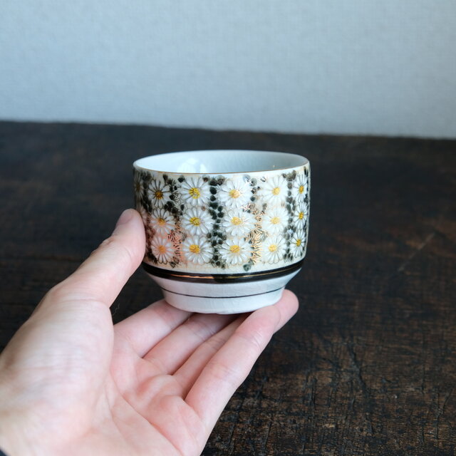 菊の花尽くし◇九谷焼 色絵金彩湯呑み 丁寧な暮らしに。昭和