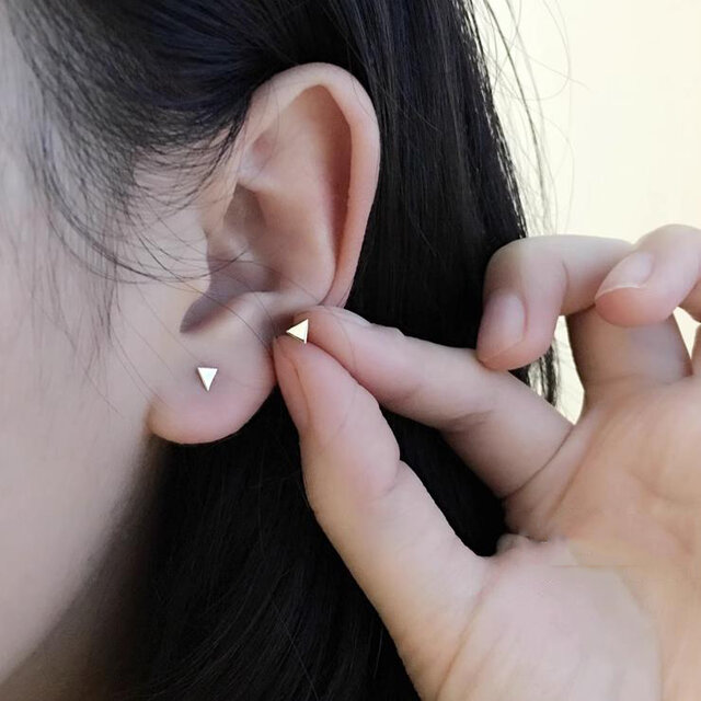 ピアス 三角 トライアングル サージカルステンレス シルバー | iichi