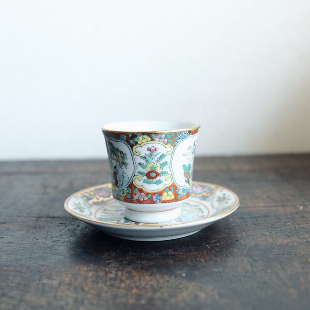 花と鳥と蝶と貴族◇カラフルで可愛い。中国廣州 色絵金彩 花と鳥と蝶と貴族◇カラフルで可愛い。中国廣州 色絵金彩