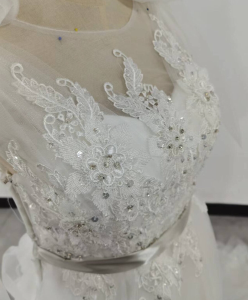 美品！ウエディングドレス キラキラスパンコール 3D立体レース刺繍