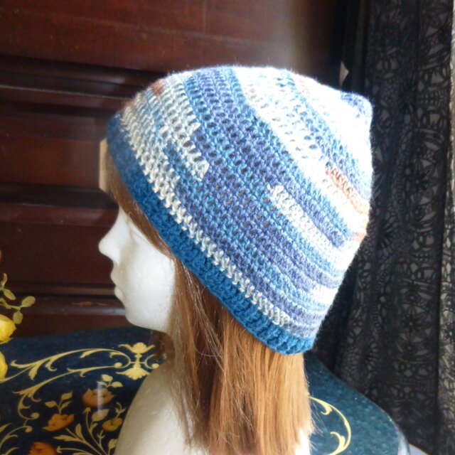 段染め糸のニットキャップ