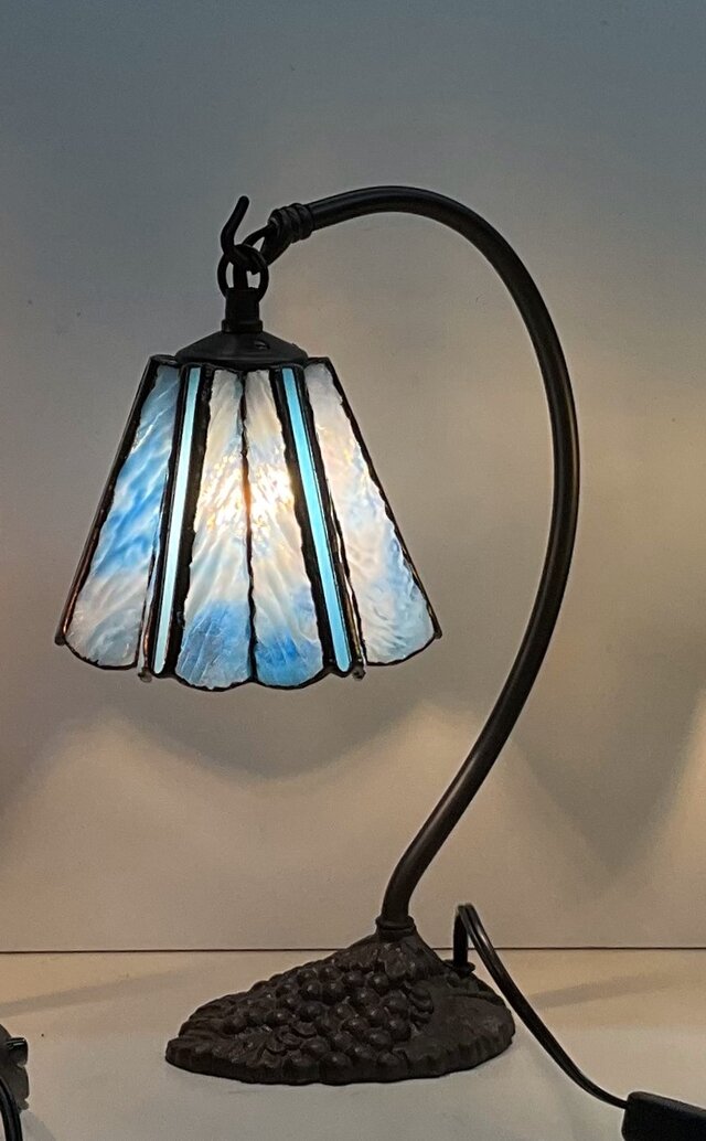 グースネックのランプ・水色ステンドグラス、スカイブルー、照明