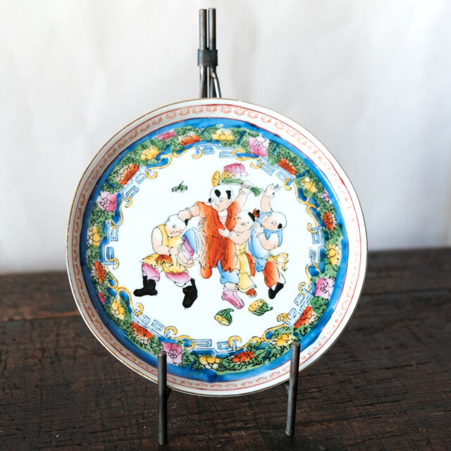 花と唐子と蜻蛉◇青が素敵。　中国産色絵中皿プレート　器　ブルー　チャイナレトロ　シノワズリ　お皿