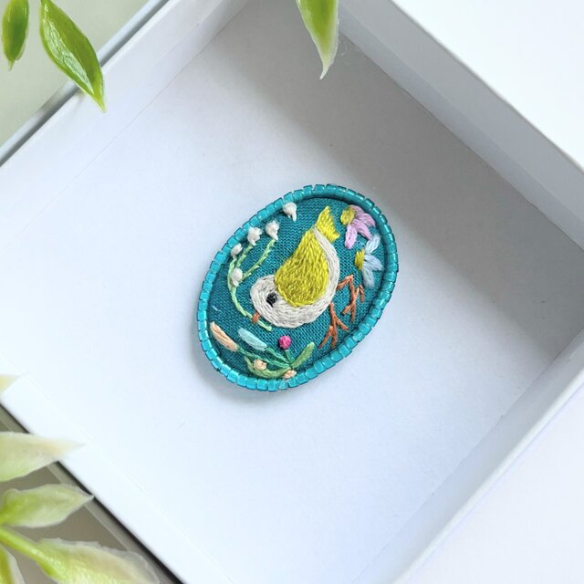 断捨離中※※※ ビーズ 刺繍 ブローチ ハンドメイドアクセサリー 今まで制作したものを 振り返っています🪡🧵 随分前のものも