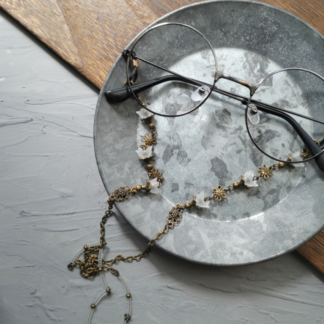 ホワイトフラワーのグラスコード・マスクストラップ　1102223