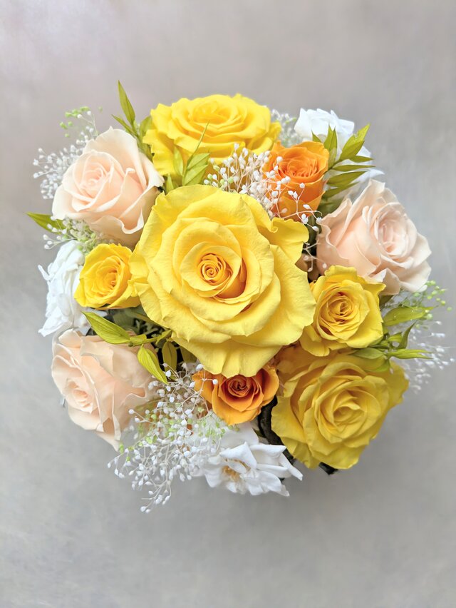 プリザーブドフラワー/レモンイエローとオレンジ、白の薔薇とかすみ草