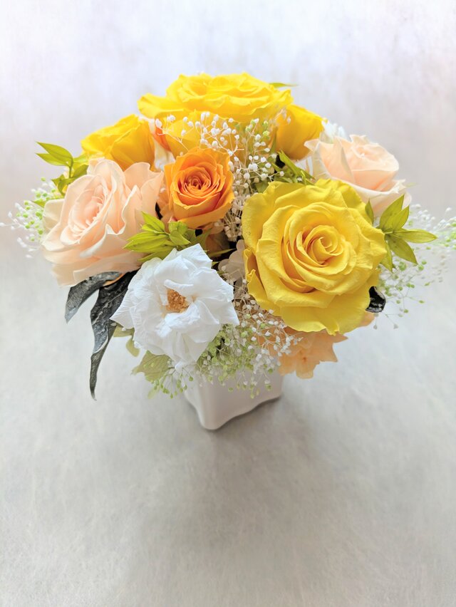 プリザーブドフラワー/レモンイエローとオレンジ、白の薔薇とかすみ草
