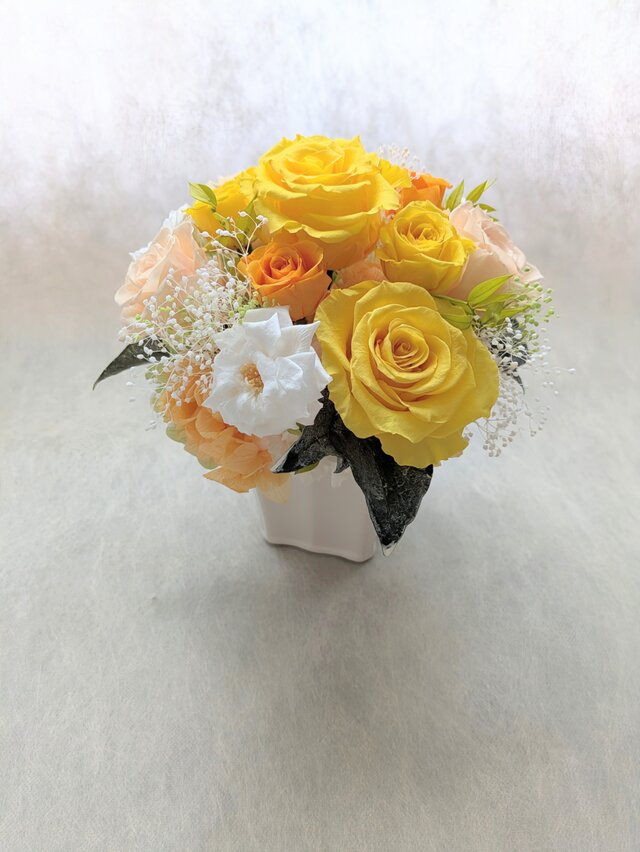 プリザーブドフラワー/レモンイエローとオレンジ、白の薔薇とかすみ草