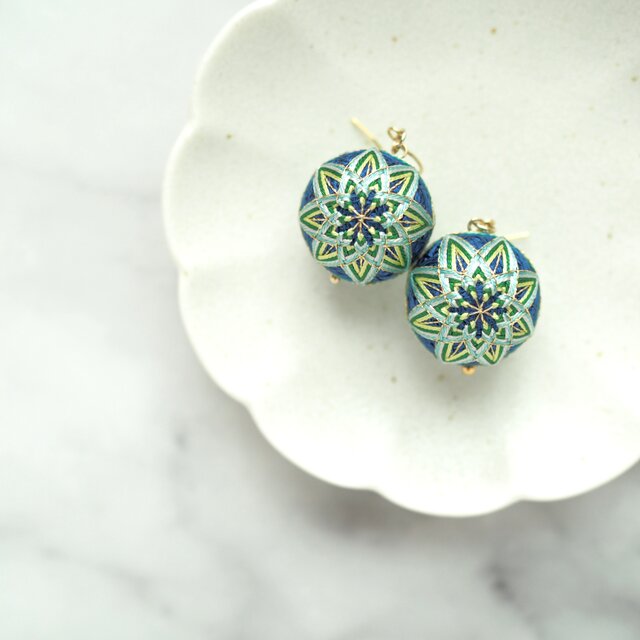 手まりピアス　Blume[花] - 緑 × 水色 -