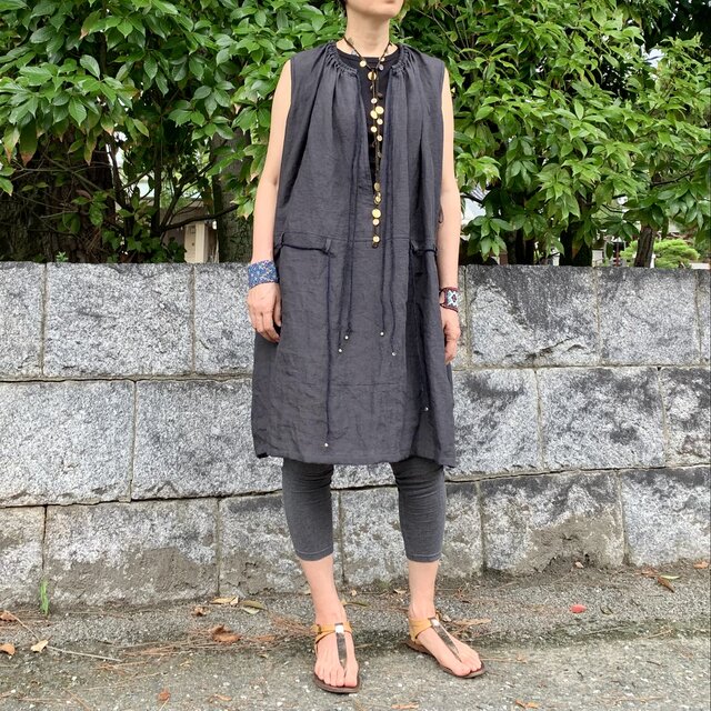 ドローストリングネックのボクシーラインドレス ネイビーブラック