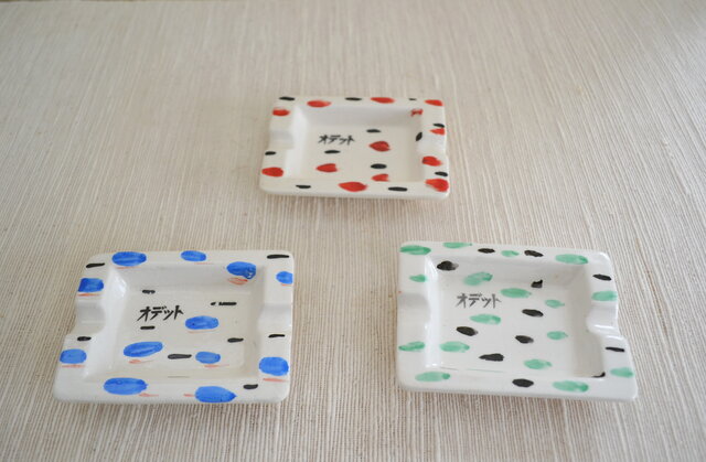 昭和レトロのかわいい陶器製三色灰皿（未使用）青 緑 赤ドット | iichi