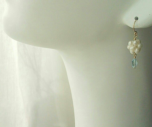 マルモ◆スイスブルートパーズ×淡水パール フープピアス スカイブルートパーズ＊パールブーケピアス*** | iichi 日々の