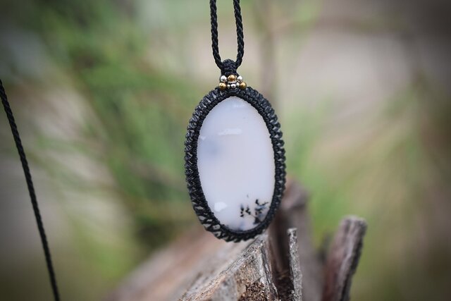 オパールのマクラメネックレス オパールのマクラメ編みネックレス【ヒカリノアメ】 | iichi 日々の