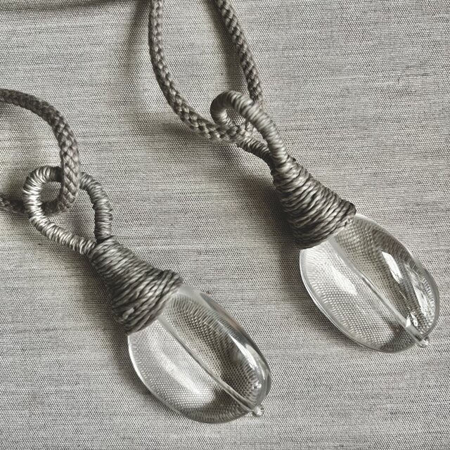 とびきりの透明感。水晶のドロップペンダント