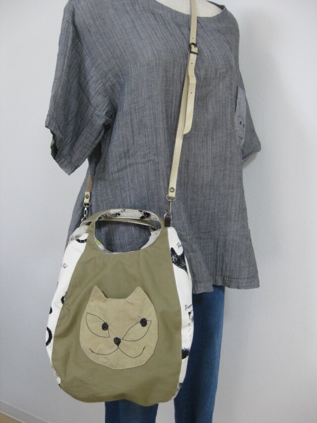 丸い型トートバッグ（ネコポケット付き）