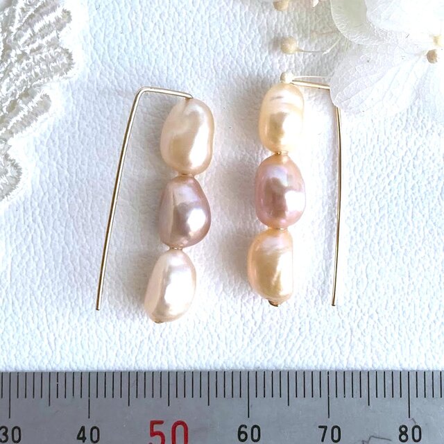 縦長バロック淡水真珠＊フックピアス・ミックスカラー3pcs | iichi