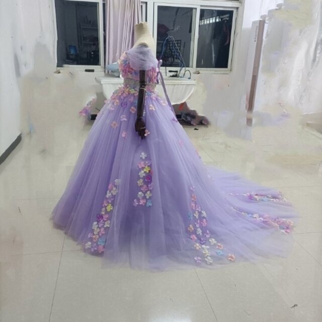 豪華！ 紫 ベアトップ カラードレス 花モチーフ ビジュー 華やかなトレーン プリンセス /結婚式/披露宴