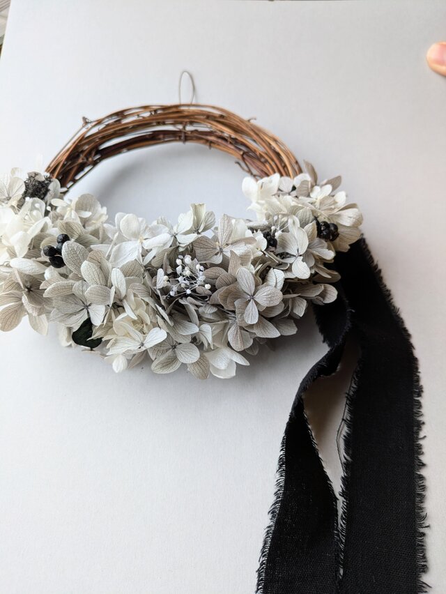 黒パールグレーのハーフリース プリザーブドフラワー 紫陽花 | iichi