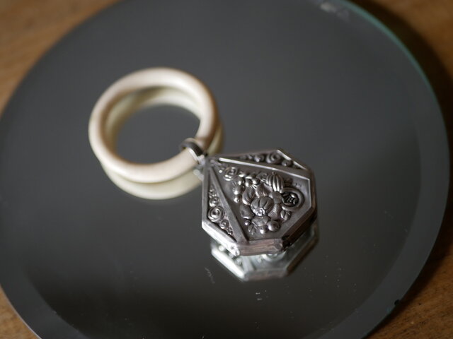 アンティーク　ベビーラトル　ガラガラ　花かご　リボン　ロココ　ガーランド　パニエ アンティーク ベビーラトル ガラガラ 花かご リボン ロココ ガーランド