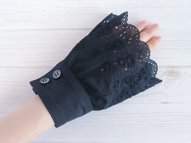 プリーツ付き裾よけと付け袖のセット　黒ベロア　ハンドメイド プリーツ付き裾よけと付け袖のセット黒ベロアハンドメイド
