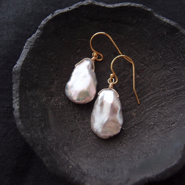 【K14gf】Petal Pearl Earrings／花びらパール フックピアス（Gray）