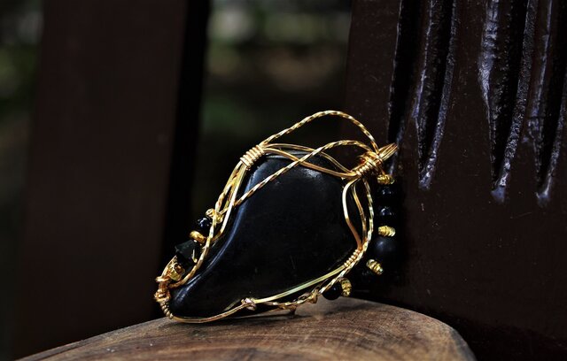 シュンガイト 電磁波から守る不老長寿の石、現代の救世主 | iichi 日々